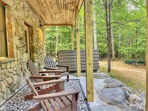 The back patio has ample space for friends and families to relax, enjoy a hot soak in the tub, and commune with nature!