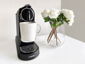 Nespresso Coffee Machine With Complimentary Coffee Pods