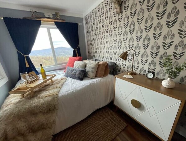 Wake up in the clouds to this gorgeous view! 
