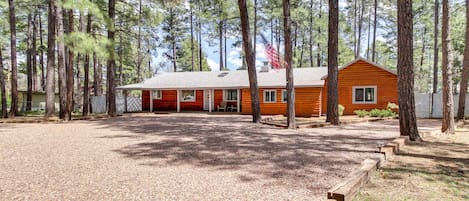 Pinetop-Lakeside Vacation Rental | 5BR | 3BA | 3 Small Steps Required to Enter