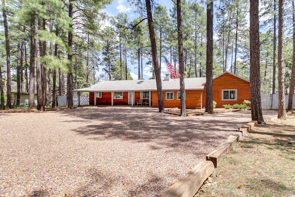 Pinetop-Lakeside Vacation Rental | 5BR | 3BA | 3 Small Steps Required to Enter