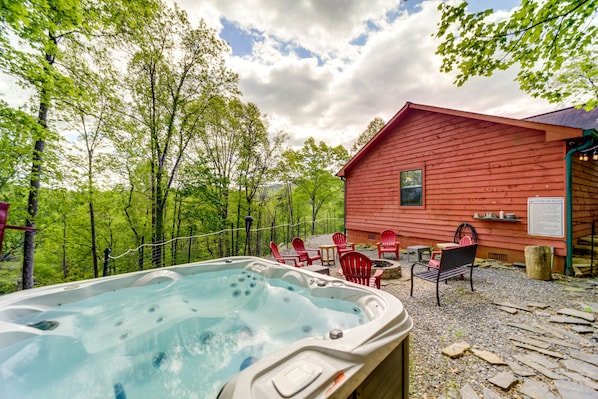 Bryson City Vacation Rental | 3BR | 2BA | 4 Steps Required | 1,350 Sq Ft