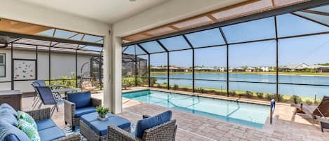 Spectacular Lanai and Poolside lounge area