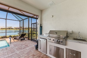 Outdoor Kitchen, Fridge & Sink by the Pool