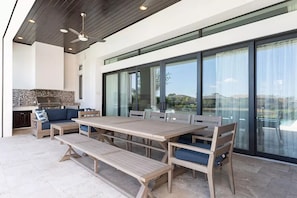 Outdoor kitchen & dining spaces