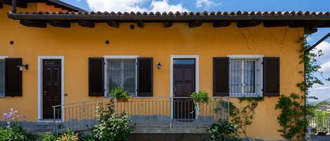 Agua, Planta, Cielo, Propiedad, Nube, Piscina, Azur, Árbol, Mueble Para Exteriores, Sombra