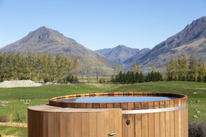 Spa pool with mountain view