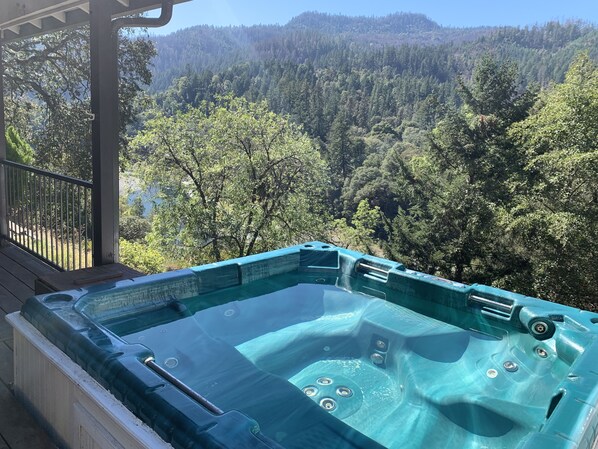 Outdoor spa tub