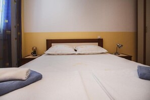 Schlafzimmer 1