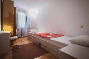 Schlafzimmer 2