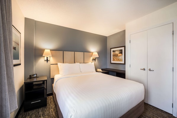 Unit with 1 queen bed