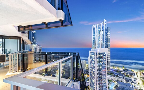 Spectacular views of the ocean and the city from the balcony