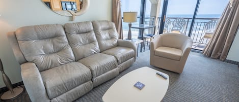 Beautifully Decorated, Direct Oceanfront, Corner Unit!