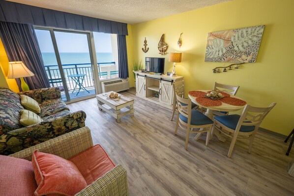 Direct Oceanfront, Beautifully Decorated