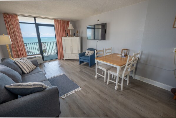 Direct Oceanfront, Beautifully Decorated