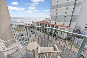 Large Family Room with Views of the Ocean, Beautifully Decorated