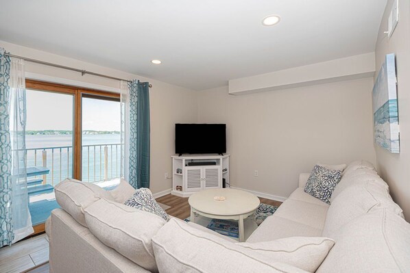 CRAB COVE ON THE BAY 404 - LIVING-AREA