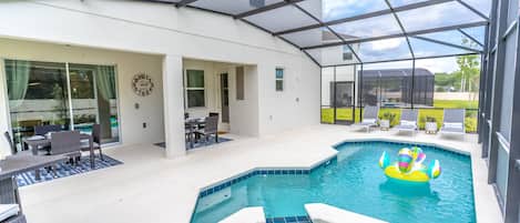 Emerald Escape 11 bedroom  vacation home! Private Pool  & Spa with 
