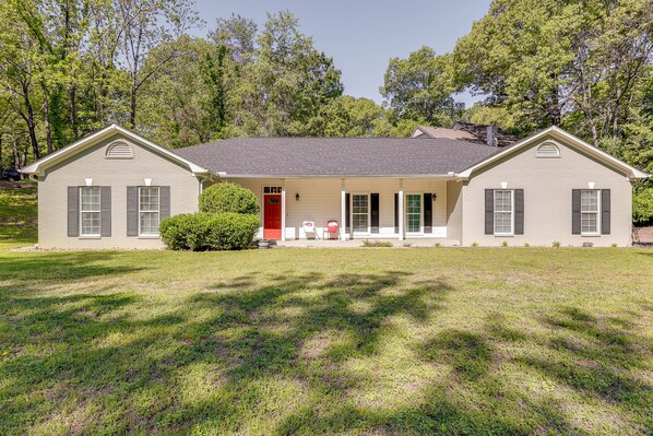 Bentonville Vacation Rental | 3BR | 2BA | 1,833 Sq Ft | 1 Exterior Step