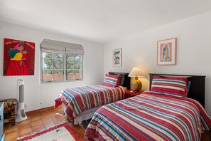 Bedroom 2 with two twin beds