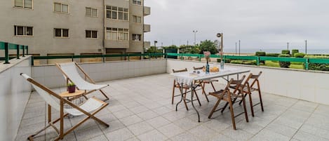 Ample Space for Dining with a Table and 4 Chairs, Plus 2 Relaxing Chairs.
#terrace