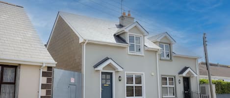 Kilkee Townhouse| Coastal Self-Catering Holiday Accommodation Available in Kilkee, County Clare