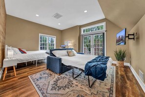Pull out sofa bed