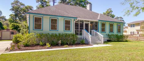 Savannah Vacation Rental | 3BR | 2BA | 2,000 Sq Ft | Steps Required