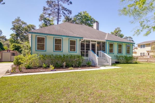 Savannah Vacation Rental | 3BR | 2BA | 2,000 Sq Ft | Steps Required