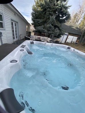 Brand new  9 person Master Spa. Perfect after a ski, enjoy it year round. 