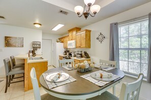 Dining Area | Dishware & Flatware Provided