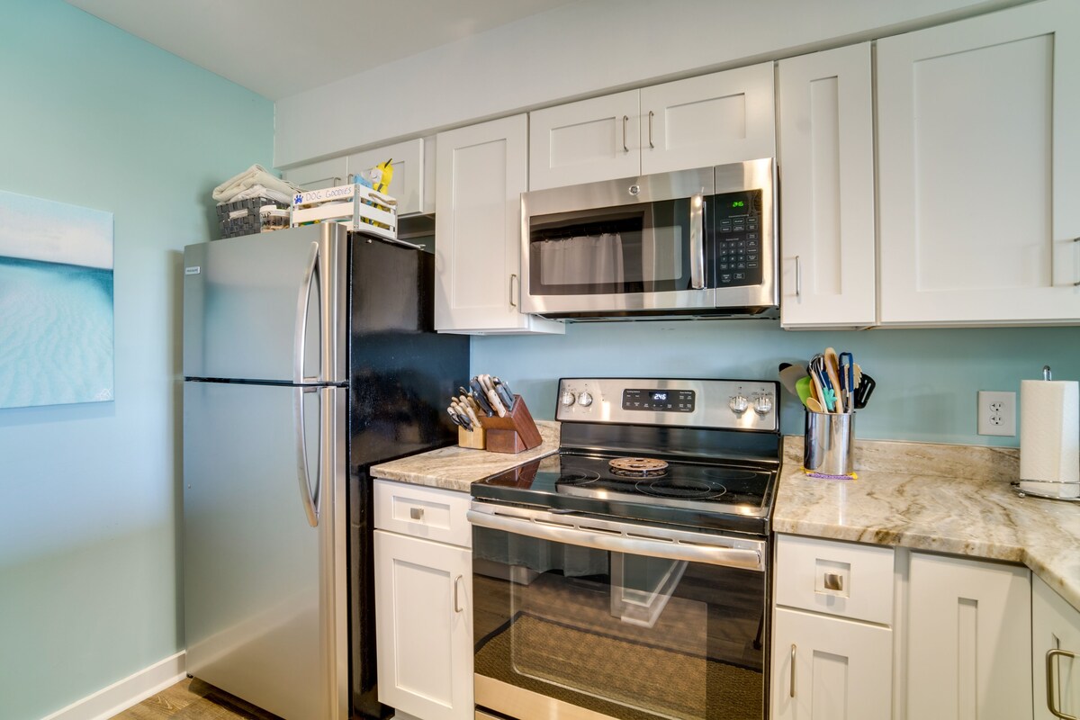 Saint Helena Island Condo w/ Pool Access & Views!