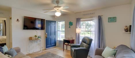 Gulfport Vacation Rental | 2BR | 1BA | 3 Steps to Enter | 960 Sq Ft