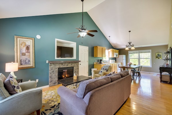 Taylorsville Vacation Rental | 3BR | 3BA | 991 Sq Ft | Stairs Required