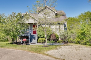 Parking | Gravel Driveway (2 Vehicles) | Community Lots