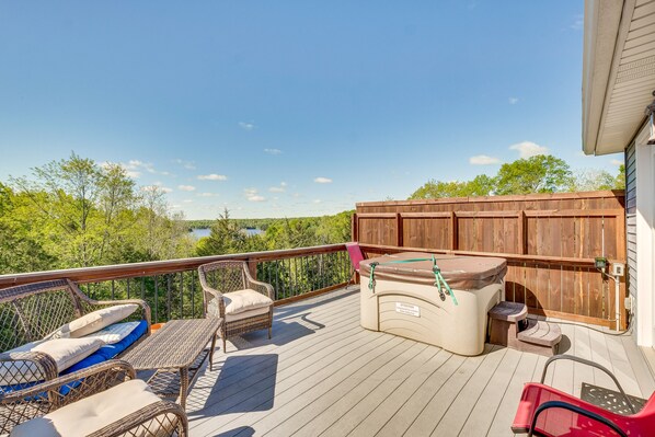 Taylorsville Vacation Rental | 2BR | 2BA | 991 Sq Ft | Stairs Required