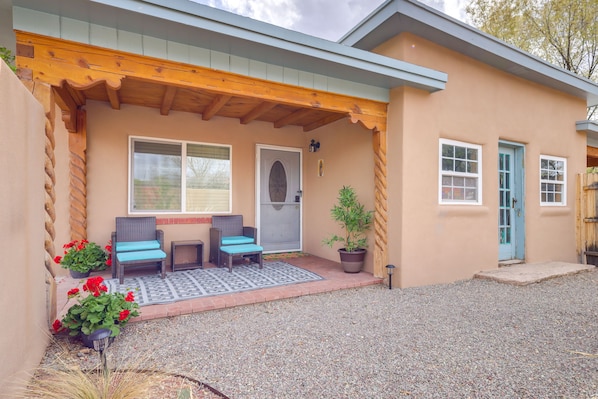 Santa Fe Vacation Rental | 2BR | 2BA | 1,300 Sq Ft | 1 Step to Access