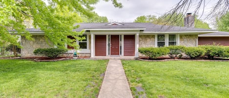 Indianapolis Vacation Rental | 1,800 Sq Ft | 4BR | 2BA | 1 Step Required