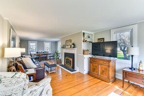 Living Room | 1,700 Sq Ft | Free WiFi | Smart TVs | Fireplace