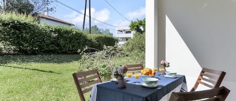 Γεύματα σε εξωτερικό χώρο