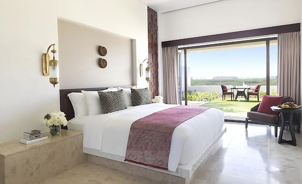 Comfortable Unit w/ 1 King size bed with private courtyard