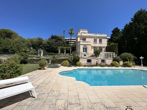 villa with pool in cannes