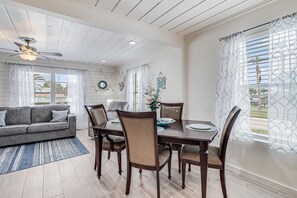 interior - Dining area