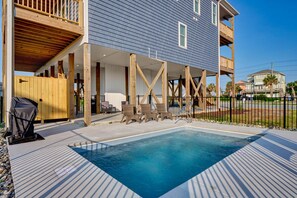 Private pool to catch some sun or unwind