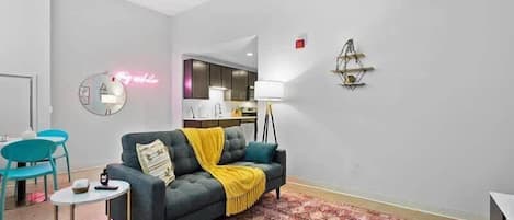 CozySuites l Historic 1BD, Downtown Pittsburgh