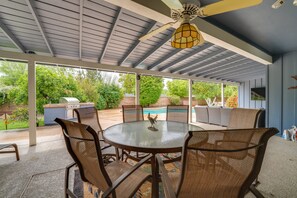 Shared Amenities | Covered Patio | Dining Table | Seating Area w/ Smart TV