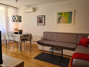 Living room / dining area