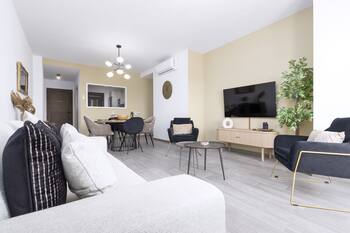 Fabulous 2 bed Boutique Penthouse Apartment on the Golf Course, Near the Beach