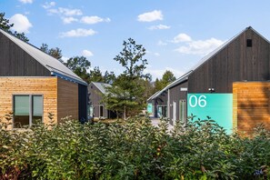 Cabin 6 front (2)