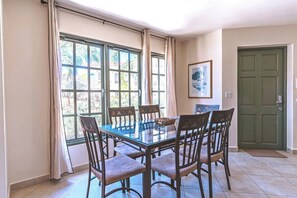 Palma Divine Condo-2BR-2BTH-Pool (162)
